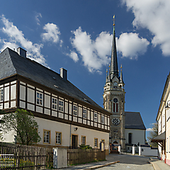 Schule und Kirche in Elterlein