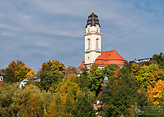Friedenskirche Aue im Herbst